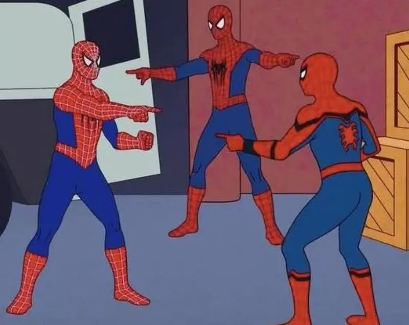 3 Spidermanów wskazuje na siebie nawzajem